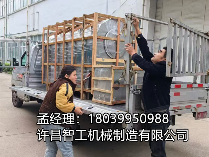 10月19日 清晨7:15，一臺(tái)“200斤大胃王”——7-15型電磁炒貨機(jī)正裝車(chē)！